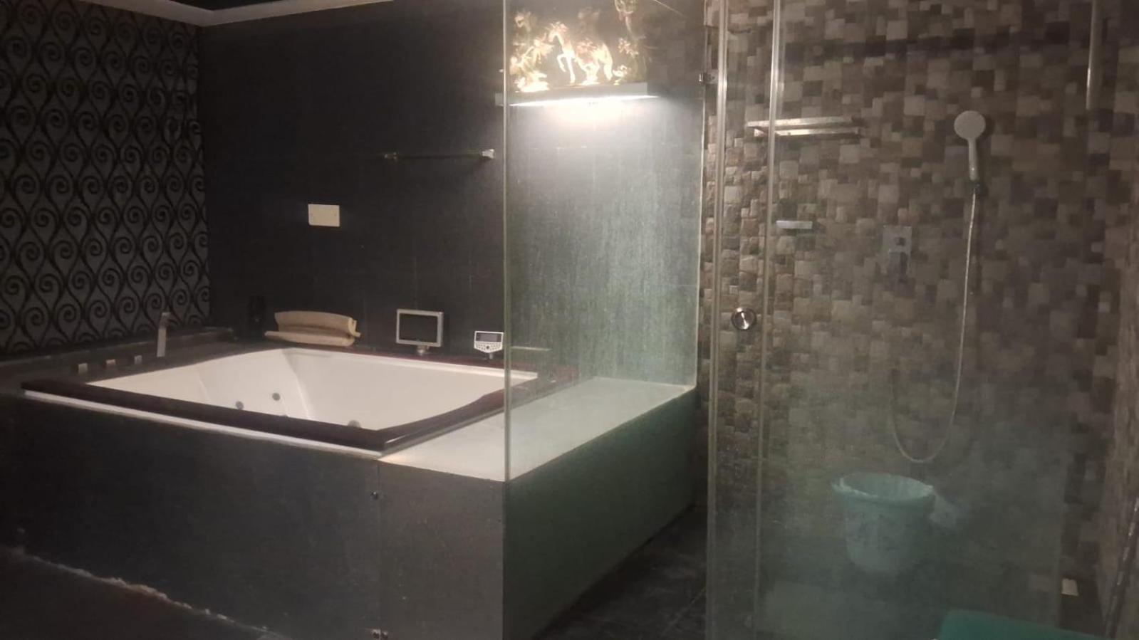 Tvh Park Rozalia Hostel Madras Buitenkant foto