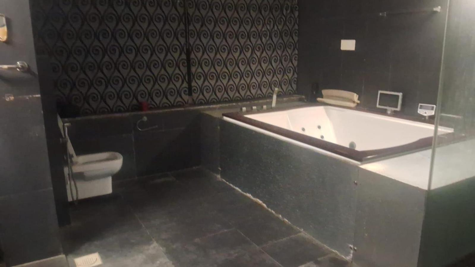 Tvh Park Rozalia Hostel Madras Buitenkant foto
